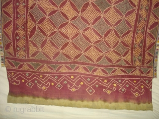 Single Bandh Tie and Dye Odhani From Shekhawati District of Rajasthan. India.Its Very rare Single Bandh Tie and Dye Odhani. Natural Colours On the Khadi Cotton.C.1900.Its size is 135CmX180cm(DSC04949 New).
   