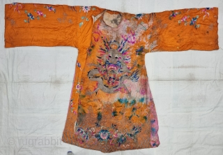 A Rare And Beautiful Imperial Chinese dragon robe. From China, Asia. Excellent workmanship with very high skill technique. Wonderful multi-colour combination. 

C.19th.

Its size is L-130cm, W-68cm,S-40cmX67cm(20220830_154312).       