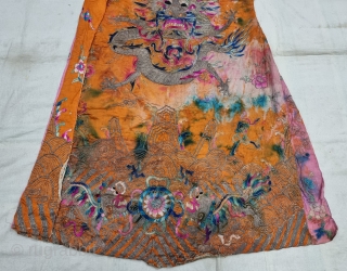 A Rare And Beautiful Imperial Chinese dragon robe. From China, Asia. Excellent workmanship with very high skill technique. Wonderful multi-colour combination. 

C.19th.

Its size is L-130cm, W-68cm,S-40cmX67cm(20220830_154312).       