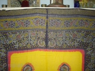 Tie and Dye Cotton Odhani From Kutch Gujarat India.Its size is 170cmX210cm.Its known Shikar Bandh Tie and Dye.Condition is very good(DSC05920 New).
           