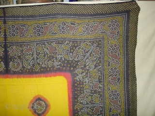 Tie and Dye Cotton Odhani From Kutch Gujarat India.Its size is 170cmX210cm.Its known Shikar Bandh Tie and Dye.Condition is very good(DSC05920 New).
           