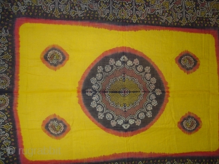 Tie and Dye Cotton Odhani From Kutch Gujarat India.Its size is 170cmX210cm.Its known Shikar Bandh Tie and Dye.Condition is very good(DSC05920 New).
           