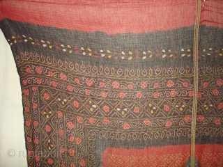 Tie and Dye(Cotton)Odhani From Kutch Gujarat India.Its size is 160cm X 200cm. Condition is very good(DSC05944 New).                