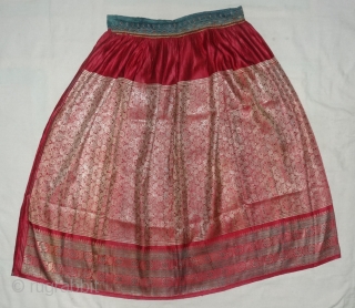 Khinkhab Ghaghra(Skirt),Real Zari Gold threads weaving on the silk,From Jamnagar,Gujarat, India. C.1900.The word Khinkhab, derived from the Persia,Mean's woven flower.Its size is Long-82cm,Round-210cm. Good Condition(DSC07061).        