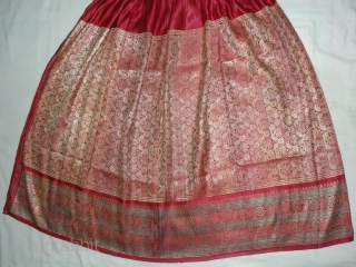 Khinkhab Ghaghra(Skirt),Real Zari Gold threads weaving on the silk,From Jamnagar,Gujarat, India. C.1900.The word Khinkhab, derived from the Persia,Mean's woven flower.Its size is Long-82cm,Round-210cm. Good Condition(DSC07061).        