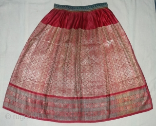 Khinkhab Ghaghra(Skirt),Real Zari Gold threads weaving on the silk,From Jamnagar,Gujarat, India. C.1900.The word Khinkhab, derived from the Persia,Mean's woven flower.Its size is Long-82cm,Round-210cm. Good Condition(DSC07061).        