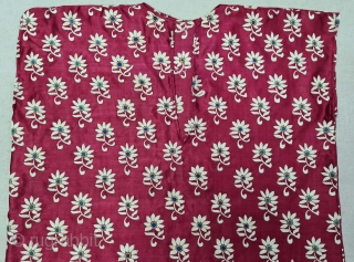 Parsi Jhabla or Jhablo (Blouse) From Surat Gujarat India. The ‘four over, under one satin weave is embroidered with Brids and Flowers design.This kind of Jhabla were embroidered by Chinese artisans in  ...