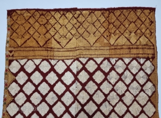 Chand Bagh with Ghunghat Phulkari From West(Pakistan) Punjab. India. India. untwisted Floss silk on hand spun (Halwan) cotton ground cloth.

Early 19th Century.

Its size is 110cmX255cm (20230908_105722).       