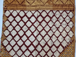Chand Bagh with Ghunghat Phulkari From West(Pakistan) Punjab. India. India. untwisted Floss silk on hand spun (Halwan) cotton ground cloth.

Early 19th Century.

Its size is 110cmX255cm (20230908_105722).       