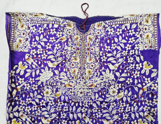 Chakli-Chakla no Jhablo or Jhablo (Blouse)
of Parsi Community From Surat Gujarat India.

This kind of Jhabla was embroidered by Chinese artisans in the town of Surat in Gujarat for the Parsi women of  ...