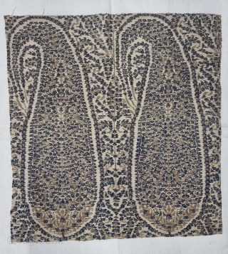 An Unique And Rare Kani Jamawar Fragment From Kashmir, India.

C.1810-1825.

Its Size is 37cmx39cm.

Butas size is 15cX40cm (20230925_154559).                