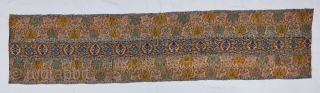 An Rare Dorukha Floral Fragment  of Kani Jamawar, From Kashmir India. India.

C.1875-1890

Its size is 32cmX138cm (20221012_155437).                