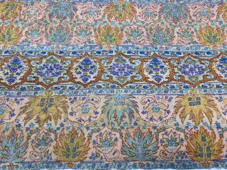 An Rare Dorukha Floral Fragment  of Kani Jamawar, From Kashmir India. India.

C.1875-1890

Its size is 32cmX138cm (20221012_155437).                