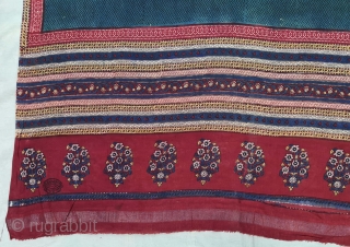 An Very Rare And Very Indigo Blue Lahariya Design Saree With Stamp , Mordant- And Resist-Dyed Cotton, From Rajasthan India. India. 

c.1850-1870. 

Its size is 118cmX410cm(20211018_140923).
       