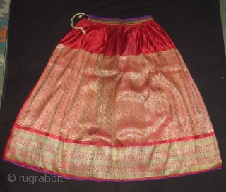 Khinkhab Zari Brocade Skirt.From Jamnagar,Gujarat,India. Its condition is Good.Its size is L-85cmXW-210(DSC05594 New)                    