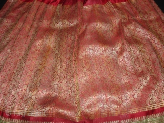 Khinkhab Zari Brocade Skirt.From Jamnagar,Gujarat,India. Its condition is Good.Its size is L-85cmXW-210(DSC05594 New)                    