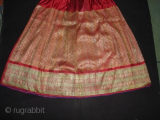 Khinkhab Zari Brocade Skirt.From Jamnagar,Gujarat,India. Its condition is Good.Its size is L-85cmXW-210(DSC05594 New)                    