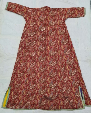 Manchester Print Coat(Robe) With Cotton Filling insid, From Manchester England made for Indian Market. India. Roller Printed on Cotton. Its size is L-135cm,W-130cm, Sleevs 13cmX30cm.
C.1900 (20211106_142349).       