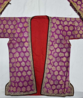 An very Rare Real Zari Brocade(Real Zari) Jacket (costume), With Gold and Silver Thread Embroidery. Lined with Cotton. From the Gujarat, India.

Traded to the Anatolian Market.

C.1875-1900.

Its size is L-61cm,W50cm,S-16cmX83cm (20221103_141400).   