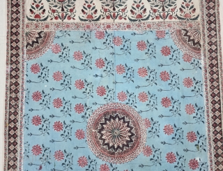 An Unusual And Rare Palampore Floral Chintz Kalamkari , Hand-Drawn Mordant-And Resist-Dyed Cotton, From Coromandel Coast South
C.1850-1875.Exported to the European Markets.
Its size is 142cmX292cm (20231031_135155).        