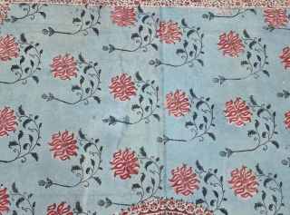 An Unusual And Rare Palampore Floral Chintz Kalamkari , Hand-Drawn Mordant-And Resist-Dyed Cotton, From Coromandel Coast South
C.1850-1875.Exported to the European Markets.
Its size is 142cmX292cm (20231031_135155).        