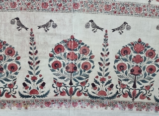 An Unusual And Rare Palampore Floral Chintz Kalamkari , Hand-Drawn Mordant-And Resist-Dyed Cotton, From Coromandel Coast South
C.1850-1875.Exported to the European Markets.
Its size is 142cmX292cm (20231031_135155).        