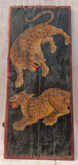 Dramatically Painted doors depicting symbols of Tibetan mythology such as Tigers Dragons and Lamas From Tibet. C.1875-1900. Its size. is 72cmX161cm (20221031_144434 ).          