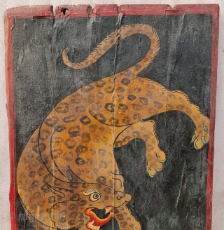 Dramatically Painted doors depicting symbols of Tibetan mythology such as Tigers Dragons and Lamas From Tibet. C.1875-1900. Its size. is 72cmX161cm (20221031_144434 ).          