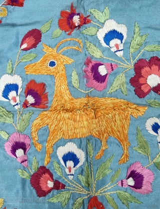 An Fine Floral Embroidery and Figurative Wall Decoration , Silk Embroidery on the Silk , From the Chamba Region of Himachal Pradesh India.

C.1900-1925.

Its size is 41cmX43cm (20231118_152211).      