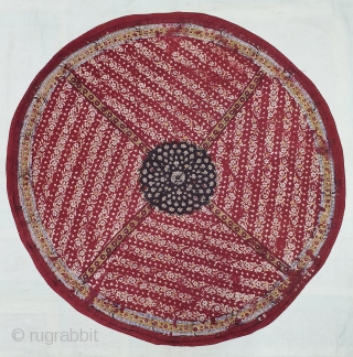 Block-Print table cloth round(Cotton), Probably From Sidhpur Patan, Gujarat Region of western India. India.C.1900.Its size is 90cmX90cm(DSC06295).
                