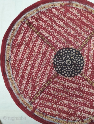 Block-Print table cloth round(Cotton), Probably From Sidhpur Patan, Gujarat Region of western India. India.C.1900.Its size is 90cmX90cm(DSC06295).
                