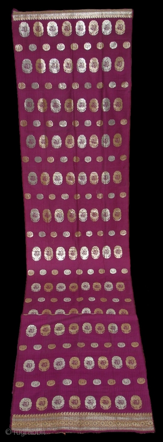 Zari(Real)Brocade Yardage Or Turban with Arabic Writing with Ganga Jamana(Gold And Silver Weaving)Work from Hyderabad, Deccan Area India, India. C.1900.Its size is 75cm X 440cm.Condition is perfect(DSC05990 New).
     