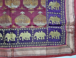 Unusual Temple Hanging Zari Brocade (Real Zari) with Fine Kalabattu Embroidery Elephant Design Border (Real Zari Thread) From Jamnagar Gujarat India. India.

C.1875-1900.

Its size is 98cmX98cm(20221122_141511).        