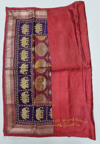 Unusual Temple Hanging Zari Brocade (Real Zari) with Fine Kalabattu Embroidery Elephant Design Border (Real Zari Thread) From Jamnagar Gujarat India. India.

C.1875-1900.

Its size is 98cmX98cm(20221122_141511).        