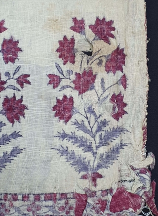 Fragment Of Indian Trade Kalamkari, Late 18th Century, Traded to South-East-Asian Market, Cotton Painted, Mordant-And Resist-Dye, From Gujarat India. India. Its size is 21cmX27cm ( 20201205_134928 ).      