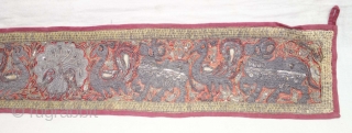 Pichwai Toran for the Gopashtami with Cow's and Peacock, Zardozi Embroidery on the Silk with Real Zari Thread (Real Silver) From Gujarat India. Late 19th Century. Its size 12cm x 72cm(DSC08596).


  