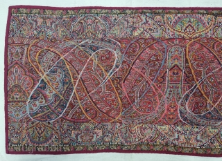 An Unique And Rare Kalamkar Kani Jamawar Fragment Showing the Ten different variations of color combination From Kashmir, India. India.

C.1835-1850

Its size is 32cmX54cm (20230925_154310).         