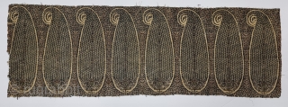 Very Unique And Rare Palledar Fragment of Kani Jamawar, From Kashmir, India.

 c.1810-1820. 

Its Size is 36cmx109cm.

Total 8 Butas, Size of Butas is 13cX38cm (20221215_172417).        