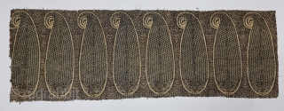 Very Unique And Rare Palledar Fragment of Kani Jamawar, From Kashmir, India.

 c.1810-1820. 

Its Size is 36cmx109cm.

Total 8 Butas, Size of Butas is 13cX38cm (20221215_172417).        