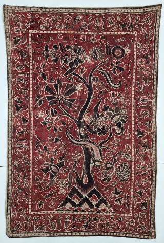 Palampore Chintz Kalamkari Hand-Drawn Mordant- And Resist-Dyed Cotton, From Coromandel Coast South India. India. 

C.1725-1750. 

Exported to the South-East Asian Market. 

Its size is 102cmX152cm(20221218_145830).        