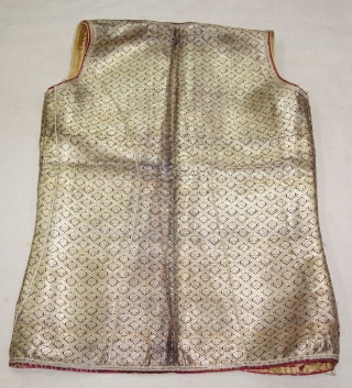 Boys Waistcoat(sadri or Jacket), Zari Brocade (Gold Plated Real Silver Threads) On Gajji-Silk,
Worn by Royal Vohra Muslims Community Of Sidhpur,Patan, Gujarat. India.

C.1875. 

L-54cm,W-38cm(DSC09622).          