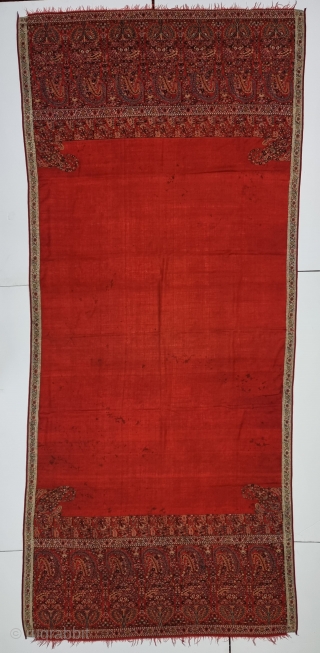 
An Unique And Rare Jaipuri Floral Palledar Shawl of Kani Jamawar, From Kashmir, India.

 C.1815-1825. 

Its Size is 125cmx285cm.

Pallu Size 45cmX115cm 
(Each Buta Size is 15cmX36cm) (20221220_141044).      