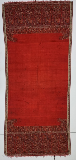 
An Unique And Rare Jaipuri Floral Palledar Shawl of Kani Jamawar, From Kashmir, India.

 C.1815-1825. 

Its Size is 125cmx285cm.

Pallu Size 45cmX115cm 
(Each Buta Size is 15cmX36cm) (20221220_141044).      