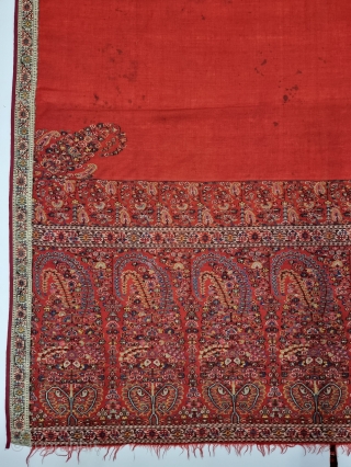 
An Unique And Rare Jaipuri Floral Palledar Shawl of Kani Jamawar, From Kashmir, India.

 C.1815-1825. 

Its Size is 125cmx285cm.

Pallu Size 45cmX115cm 
(Each Buta Size is 15cmX36cm) (20221220_141044).      