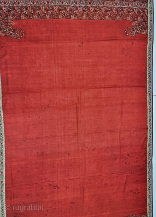 
An Unique And Rare Jaipuri Floral Palledar Shawl of Kani Jamawar, From Kashmir, India.

 C.1815-1825. 

Its Size is 125cmx285cm.

Pallu Size 45cmX115cm 
(Each Buta Size is 15cmX36cm) (20221220_141044).      