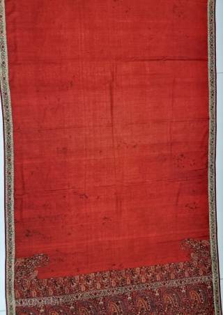 
An Unique And Rare Jaipuri Floral Palledar Shawl of Kani Jamawar, From Kashmir, India.

 C.1815-1825. 

Its Size is 125cmx285cm.

Pallu Size 45cmX115cm 
(Each Buta Size is 15cmX36cm) (20221220_141044).      
