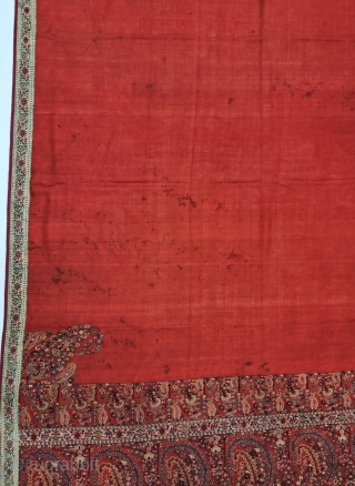 
An Unique And Rare Jaipuri Floral Palledar Shawl of Kani Jamawar, From Kashmir, India.

 C.1815-1825. 

Its Size is 125cmx285cm.

Pallu Size 45cmX115cm 
(Each Buta Size is 15cmX36cm).
.       