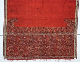 
An Unique And Rare Jaipuri Floral Palledar Shawl of Kani Jamawar, From Kashmir, India.

 C.1815-1825. 

Its Size is 125cmx285cm.

Pallu Size 45cmX115cm 
(Each Buta Size is 15cmX36cm) (20221220_141044).      