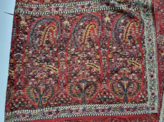 
An Unique And Rare Jaipuri Floral Palledar Shawl of Kani Jamawar, From Kashmir, India.

 C.1815-1825. 

Its Size is 125cmx285cm.

Pallu Size 45cmX115cm 
(Each Buta Size is 15cmX36cm) (20221220_141044).      