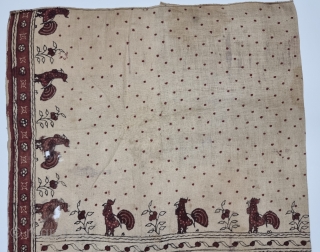 Floral And Figurative Chintz Kalamkari Fragment Hand-Drawn Mordant-And Resist-Dyed Cotton, From Coromandel Coast South India. India. 

C.1775-1820.

Exported to the European South East Asian Markets.

Its size is 55cmX97cm (20231220_143818).     